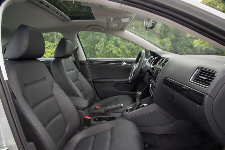  Volkswagen Jetta TDI 2015 года  (US) (фото 4 из 6)